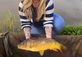 Woman fishing.jpg 73